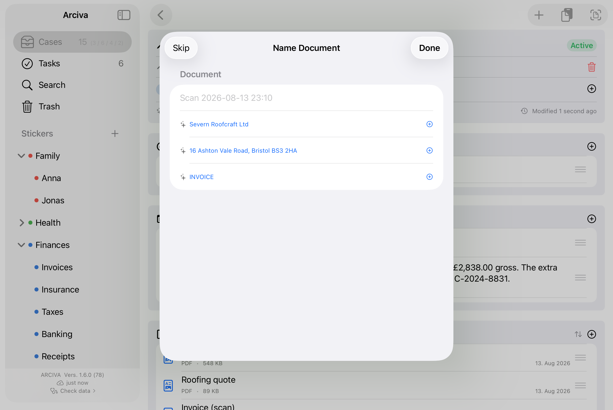 After scanning, Arciva suggests names read from the document itself: the company name, the address and the document type “INVOICE”. Each suggestion can be tapped and combined.