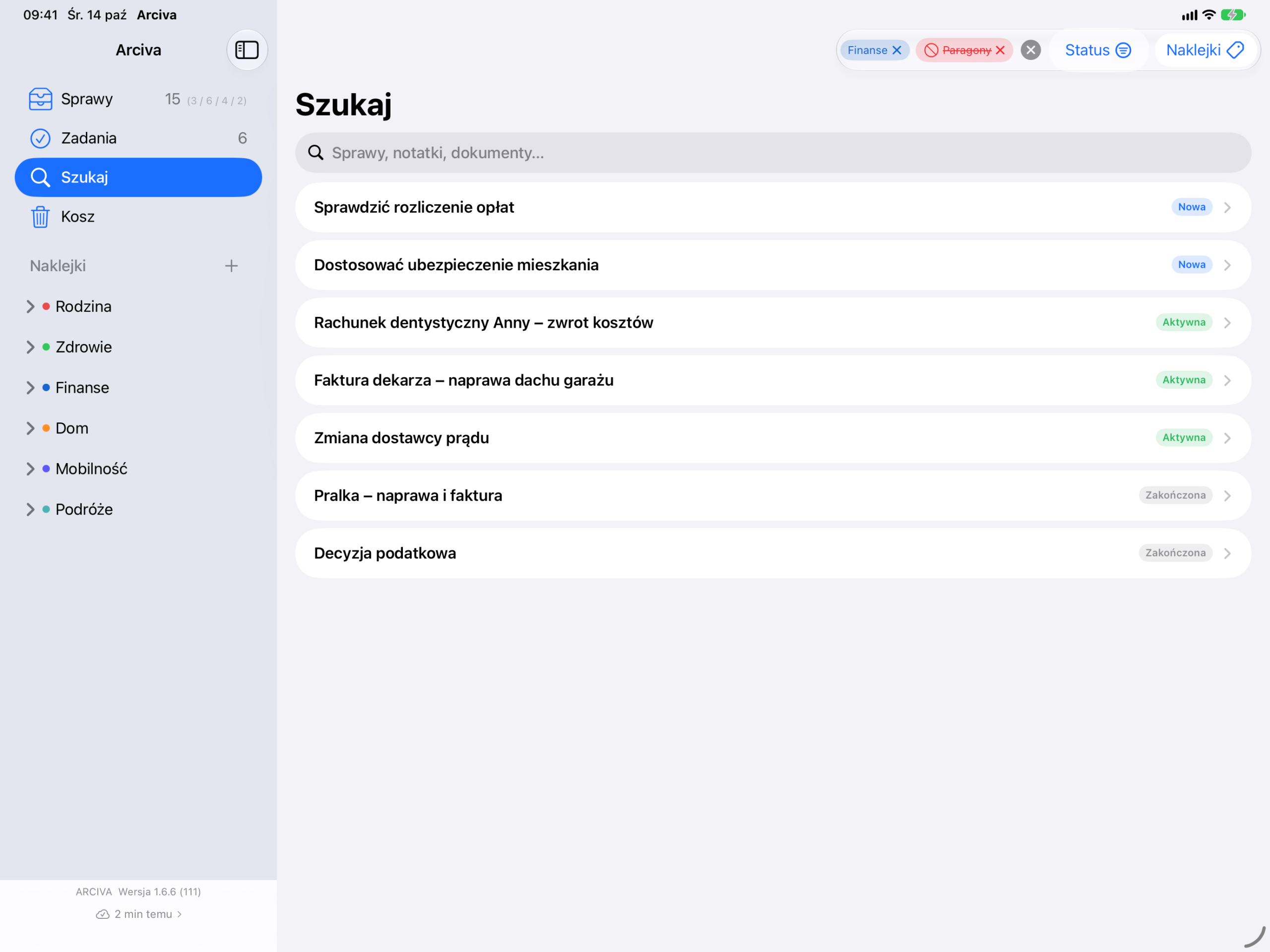 Arciva na iPadzie: wynik wyszukiwania dla tych samych ustawień – siedem spraw, każda ze swoim statusem. U góry nadal chipy „Finanse” i przekreślone „Paragony”, pole wyszukiwania jest puste.