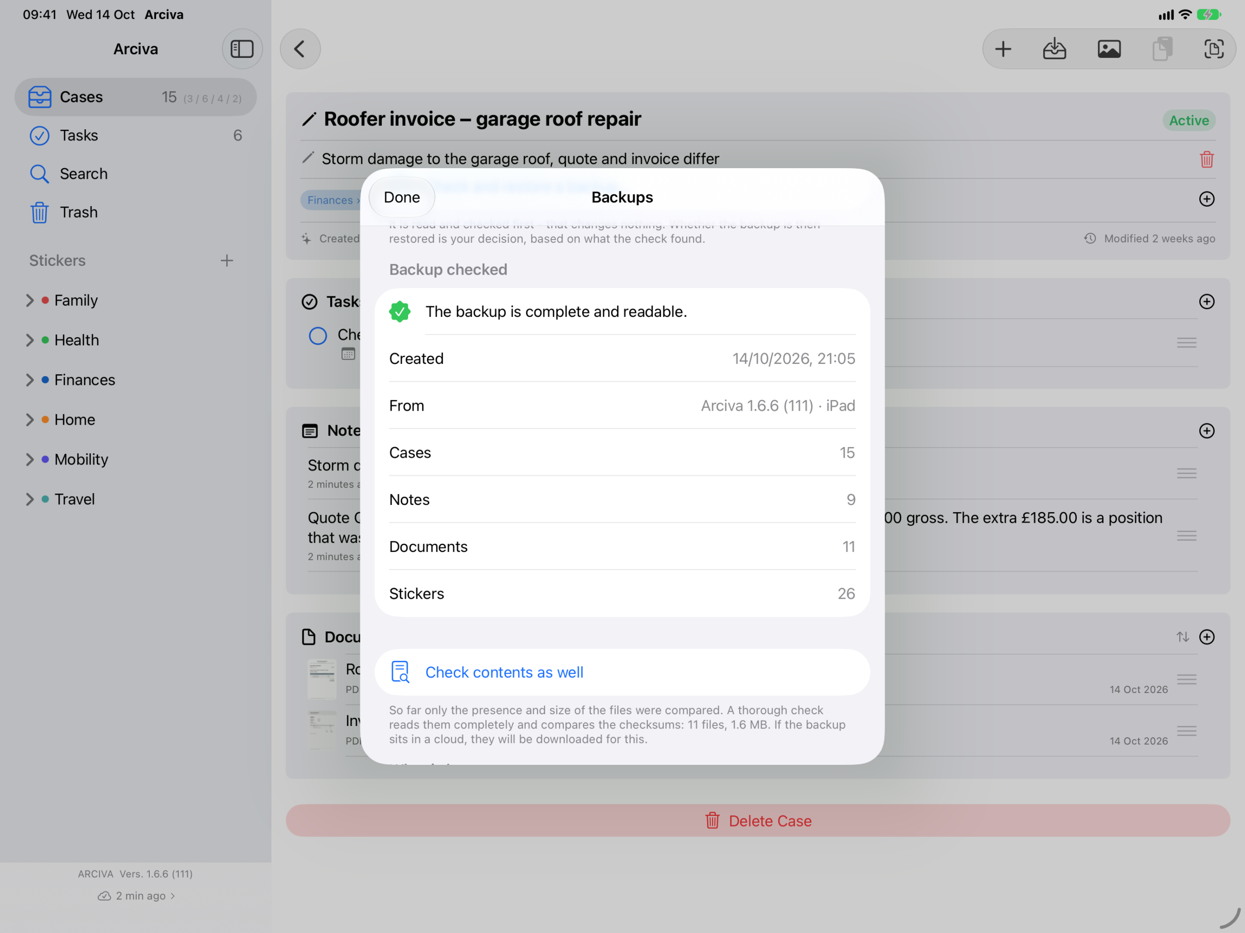 Arciva on the iPad: the “Backups” sheet with the result of the check. With a green tick, “The backup is complete and readable”, below it the creation date, the device and the figures: 15 cases, 9 notes, 11 documents, 26 stickers. Further down the “Check contents as well” button with its explanation.