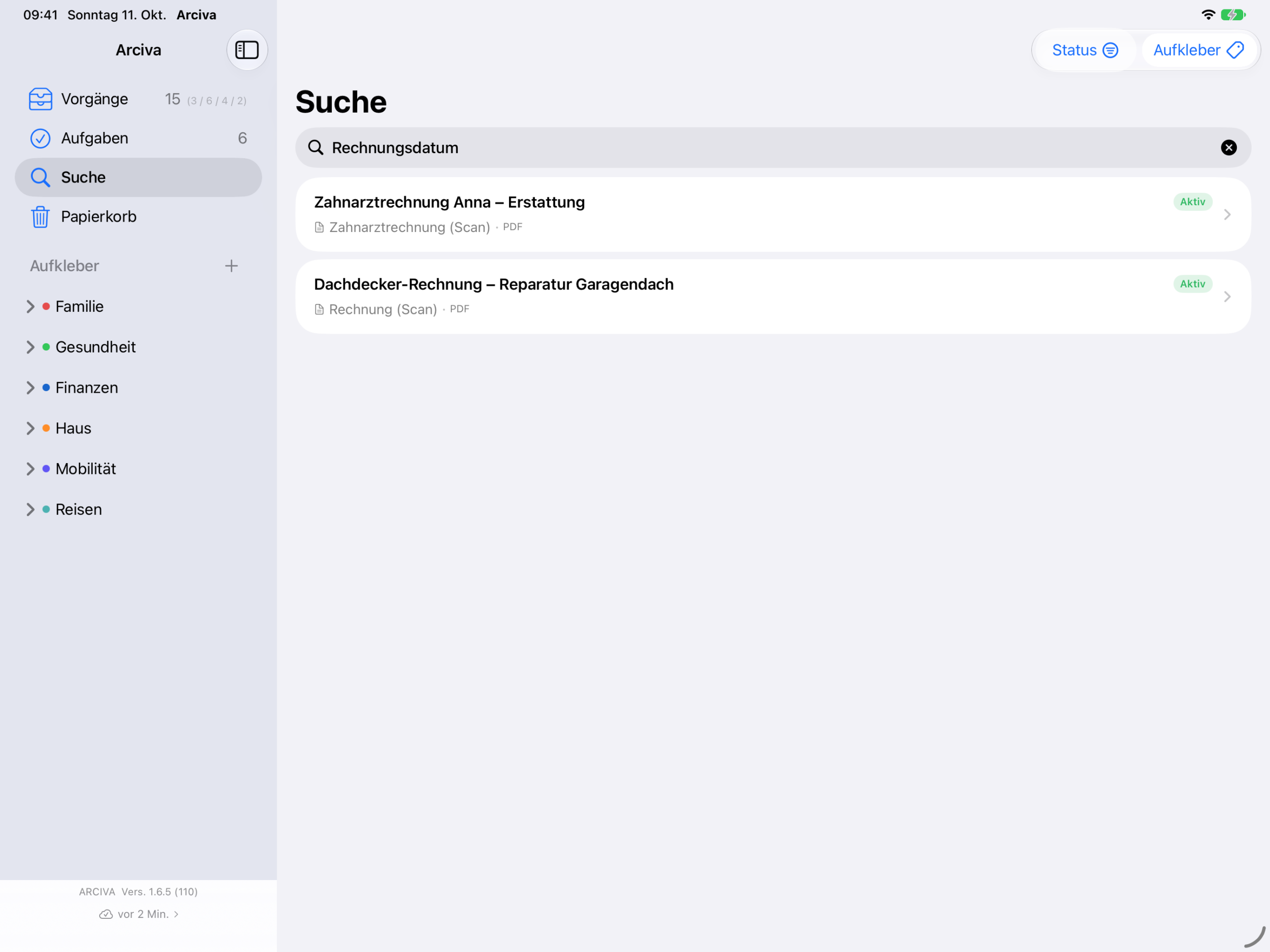 Arciva auf dem iPad: die Suche nach „Rechnungsdatum“, oben die Knöpfe „Status“ und „Aufkleber“, darunter zwei gefundene Vorgänge mit dem jeweils passenden Dokument.